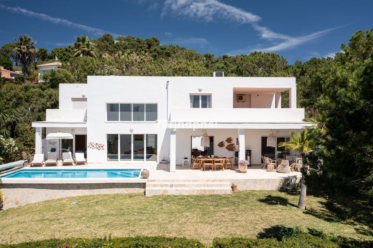 Detached Villa in Estepona — photo 1 of 10