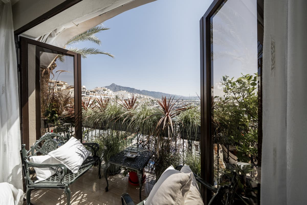 Duplex in Puerto Banús — photo 1 of 10