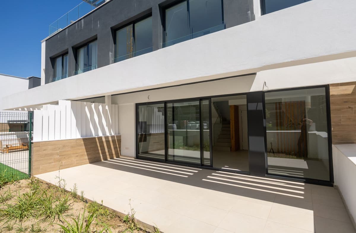 Semi-Detached House in El Paraiso — photo 2 of 10