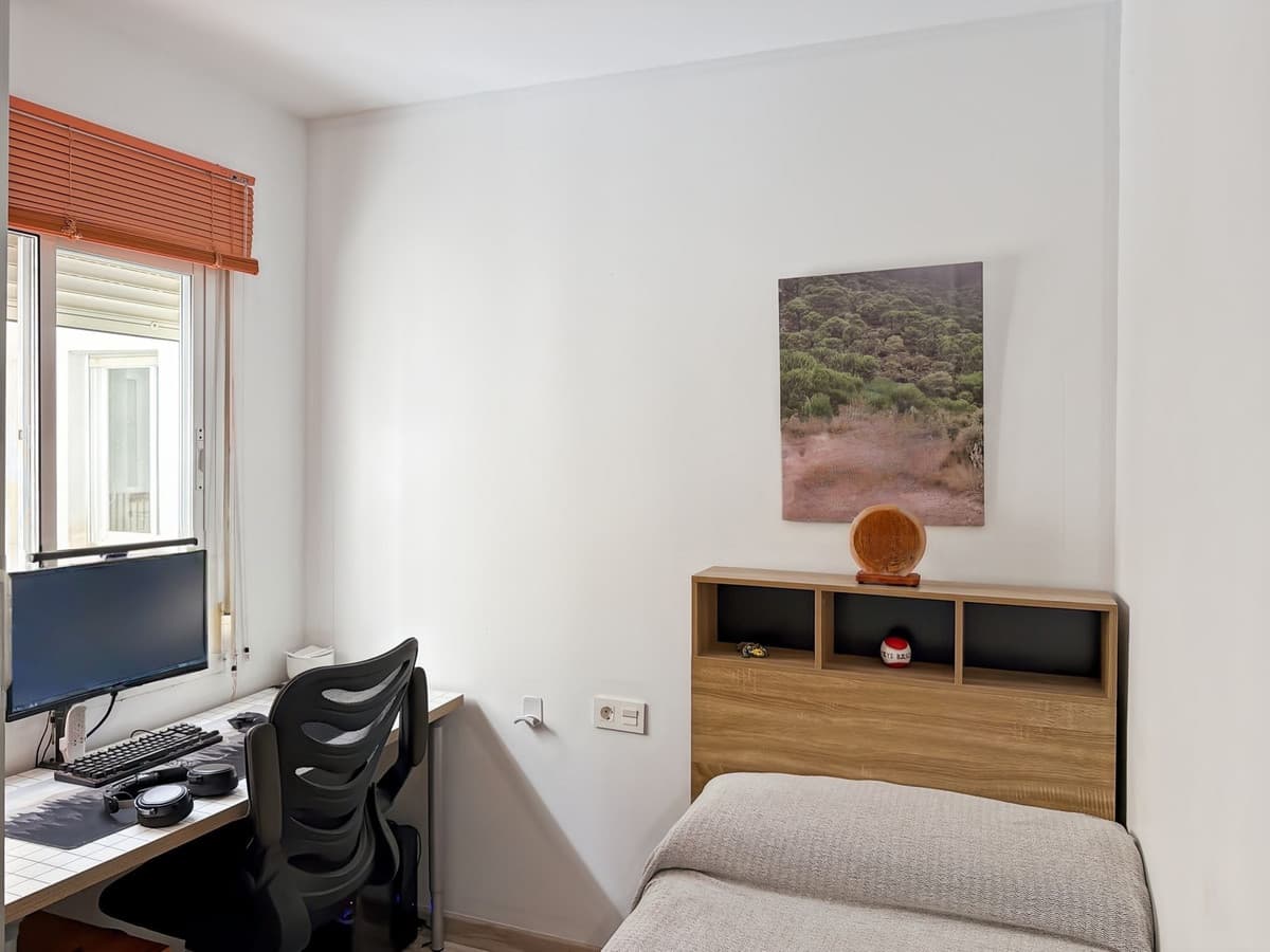 Middle Floor Apartment in La Victoria — photo 3 of 10