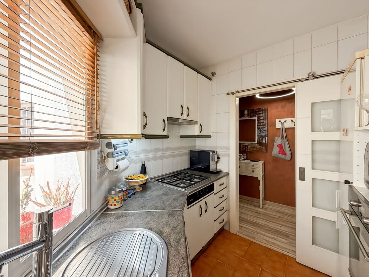 Middle Floor Apartment in La Victoria — photo 9 of 10