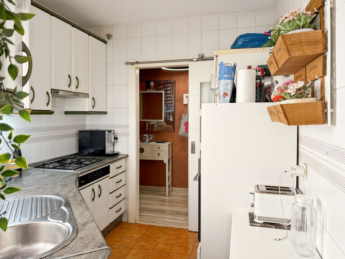 Middle Floor Apartment in La Victoria — photo 10 of 10