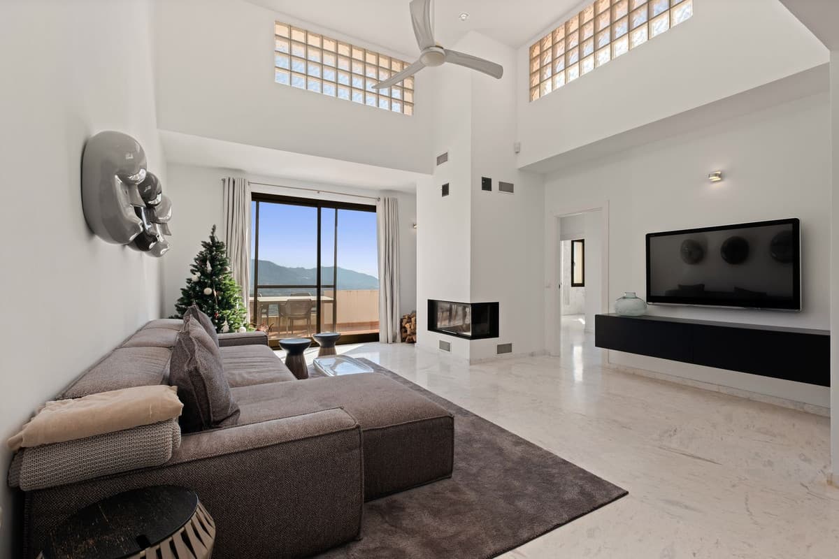 Penthouse in La Mairena — photo 2 of 10
