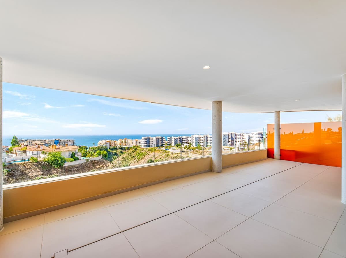 Middle Floor Apartment in Fuengirola — photo 3 of 10