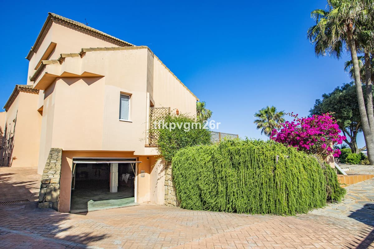 Detached Villa in La Alcaidesa — photo 6 of 10