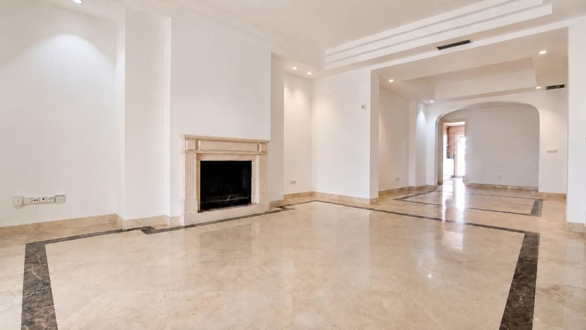 Middle Floor Apartment in Nagüeles — photo 7 of 10