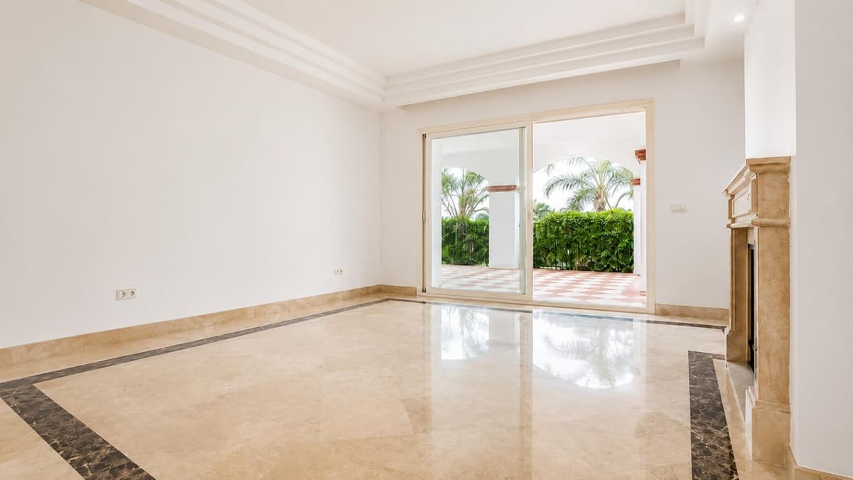 Middle Floor Apartment in Nagüeles — photo 8 of 10