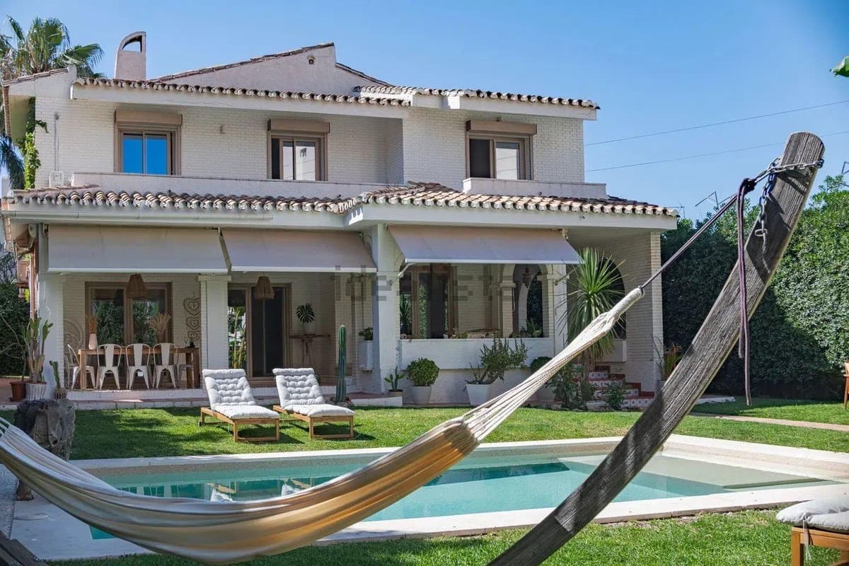 Detached Villa in Torremolinos — photo 1 of 10