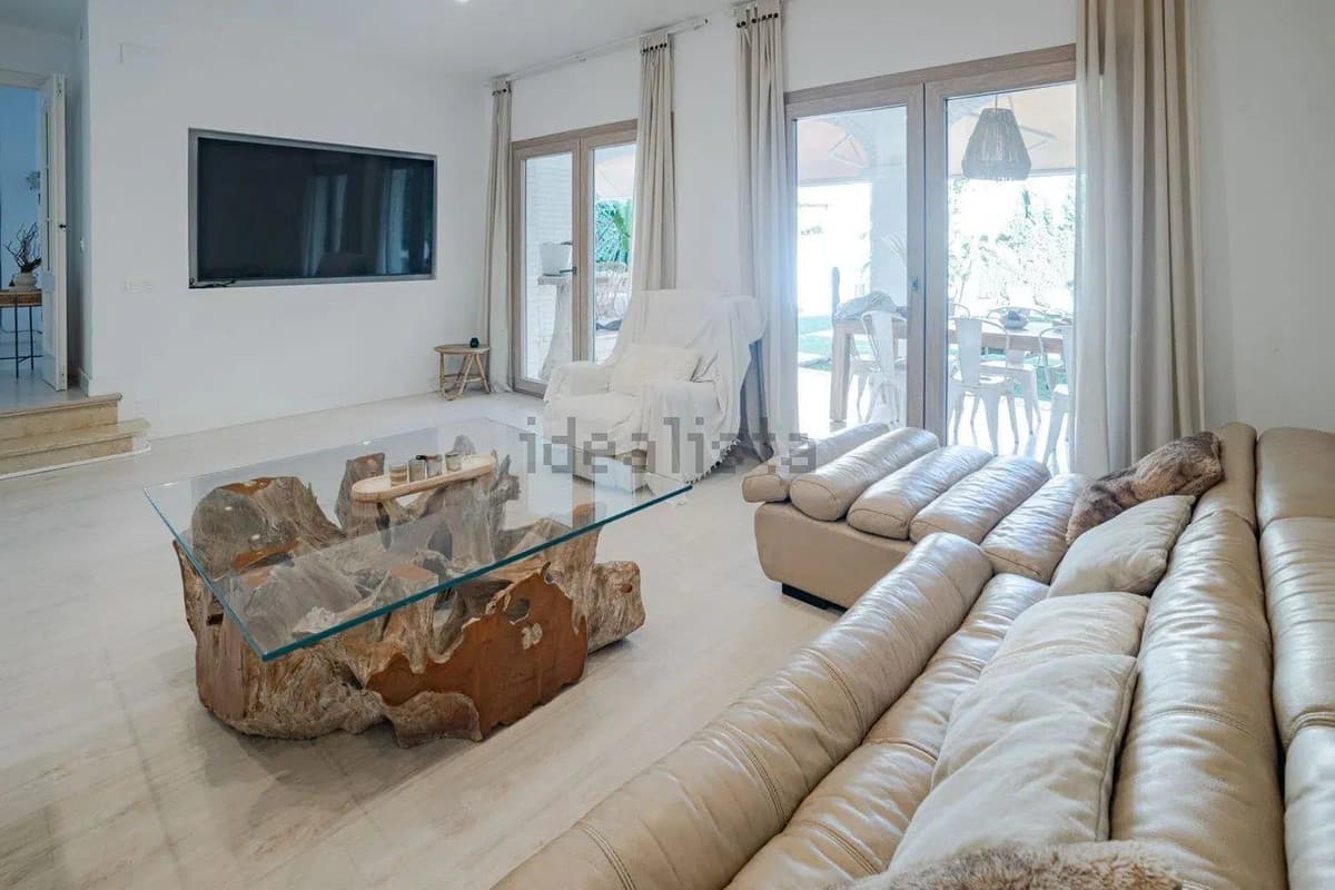 Detached Villa in Torremolinos — photo 7 of 10