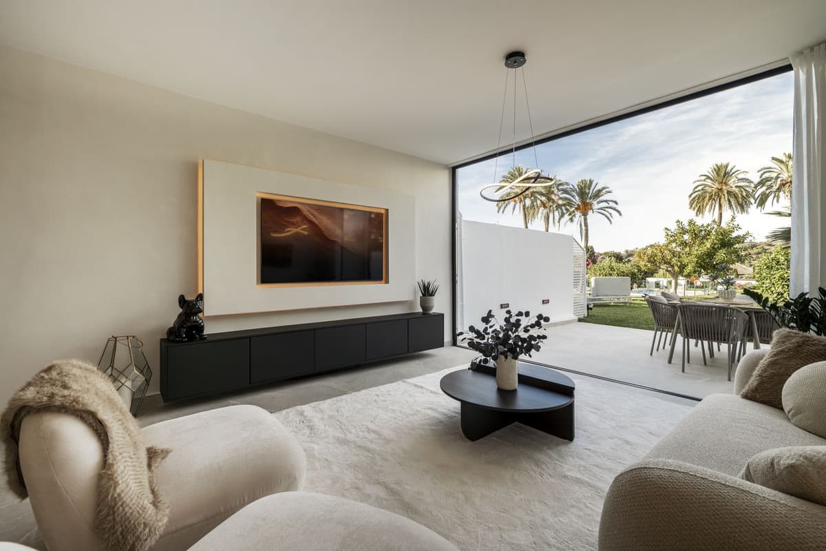 Townhouse in Nueva Andalucía — photo 1 of 10