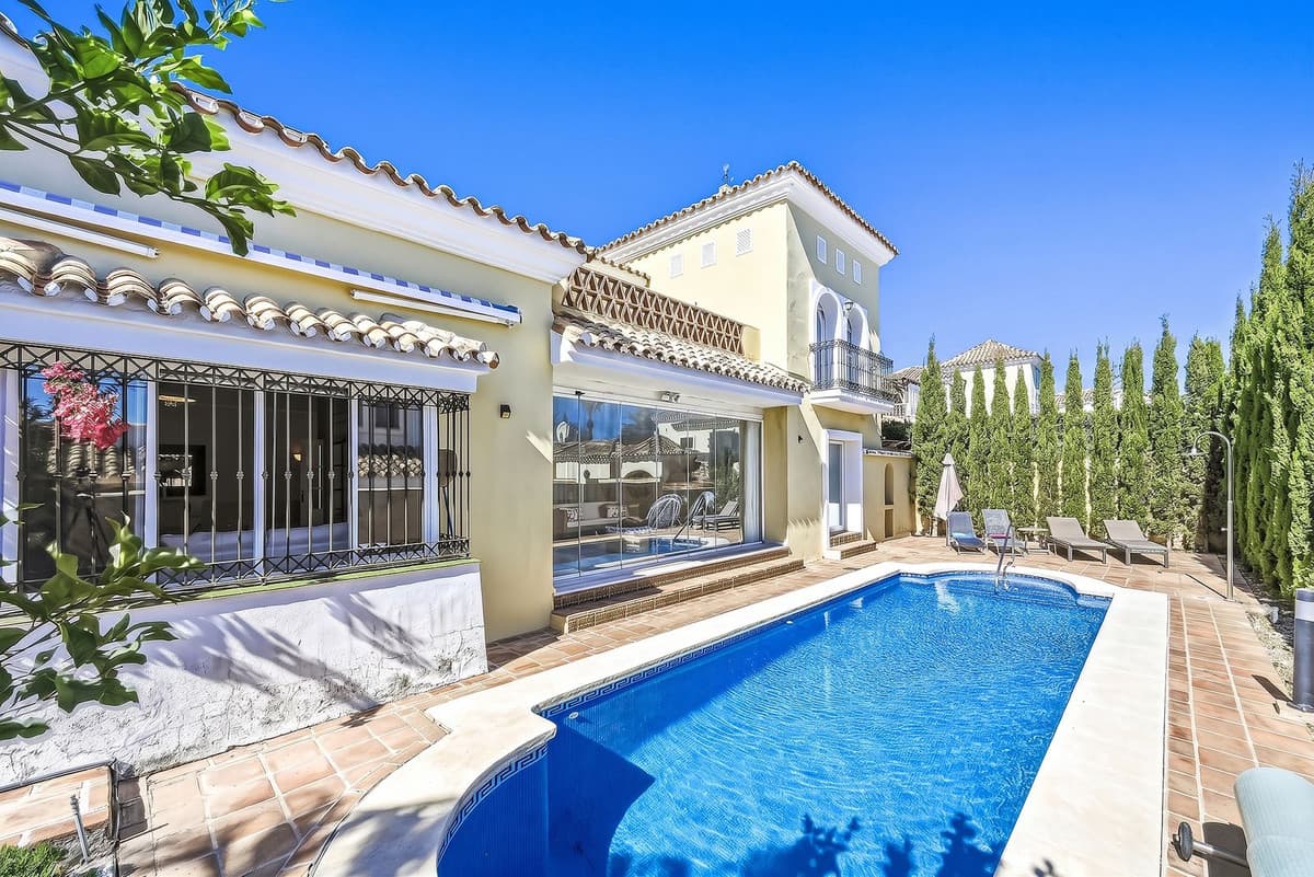 Detached Villa in Bahía de Marbella — photo 2 of 10