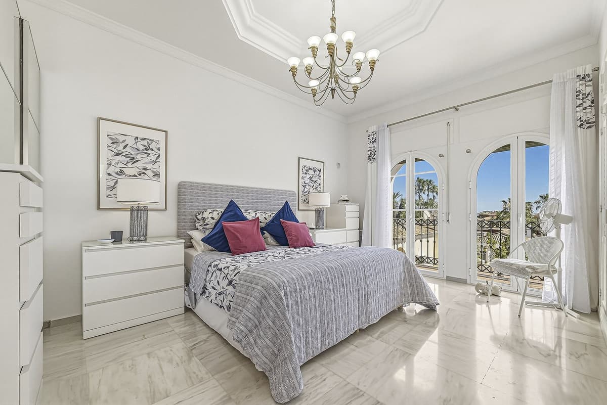 Detached Villa in Bahía de Marbella — photo 5 of 10