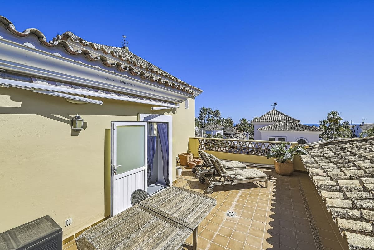 Detached Villa in Bahía de Marbella — photo 10 of 10