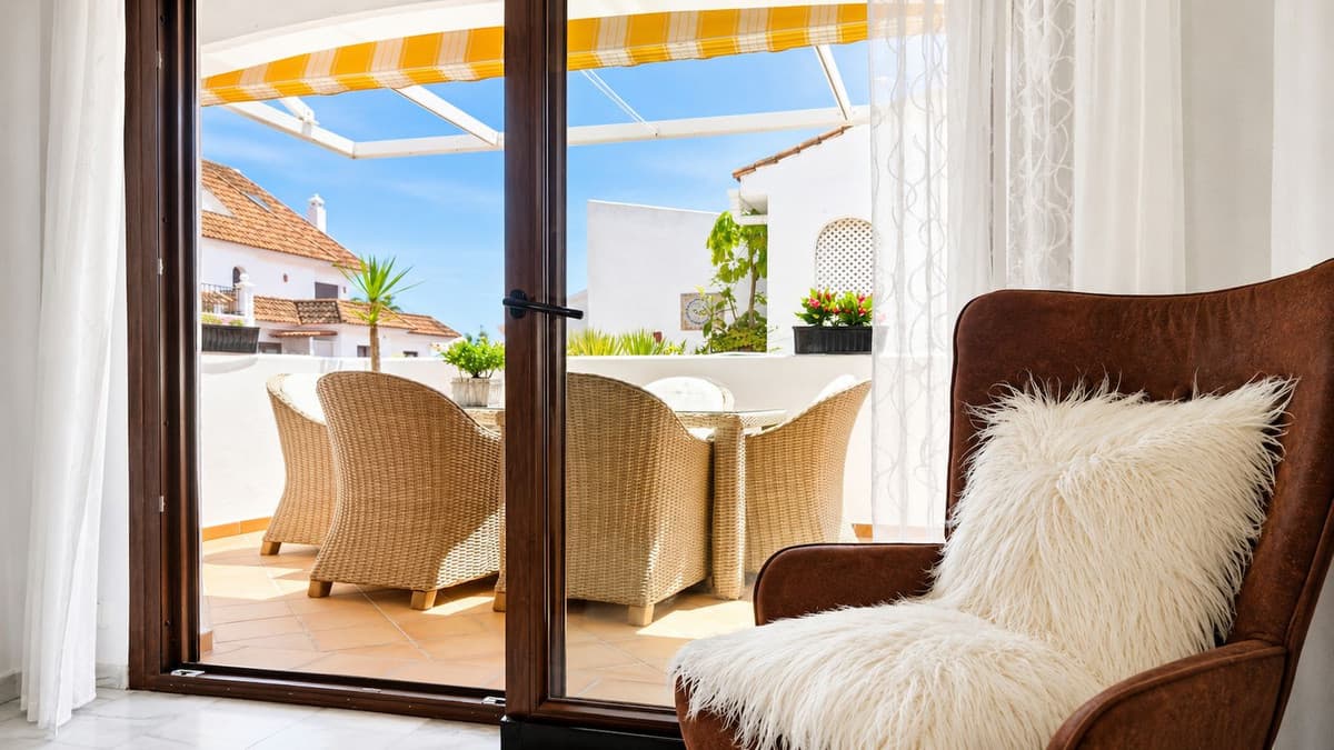 Top Floor Apartment in La Duquesa — photo 7 of 10