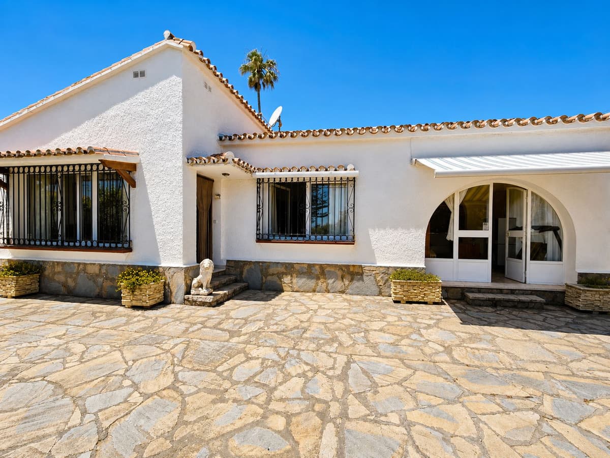 Detached Villa in La Duquesa — photo 3 of 10