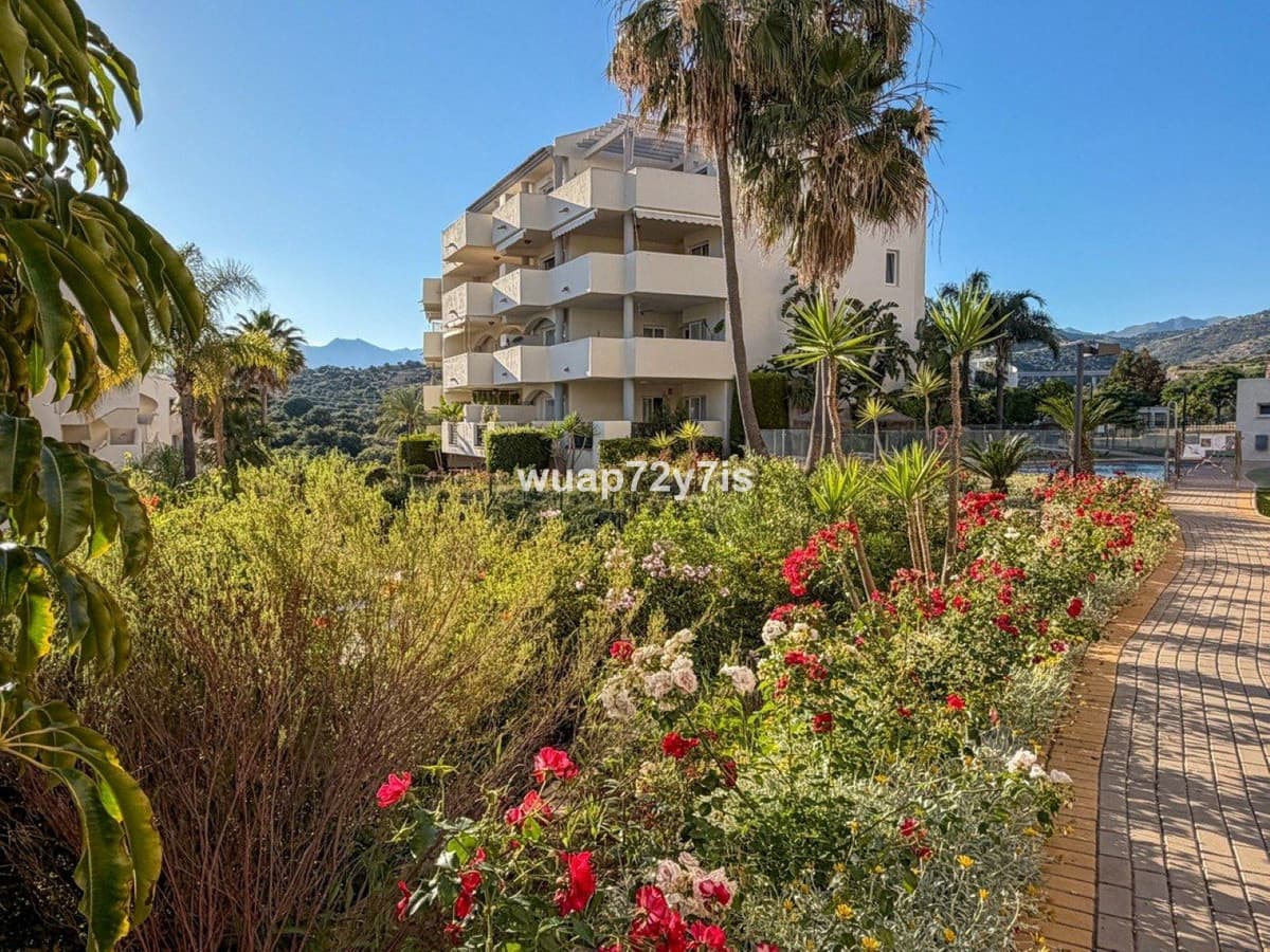 Middle Floor Apartment in Elviria — photo 1 of 10