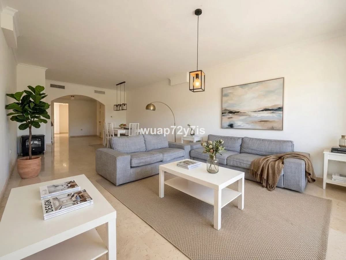 Middle Floor Apartment in Elviria — photo 2 of 10
