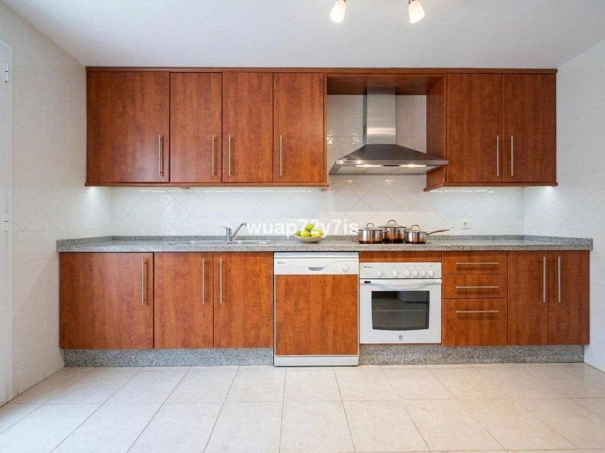 Middle Floor Apartment in Elviria — photo 7 of 10