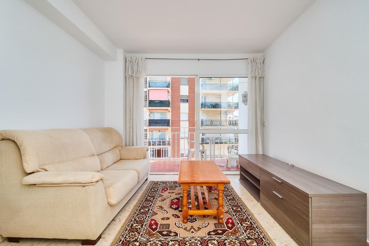 Middle Floor Apartment in Fuengirola — photo 3 of 10