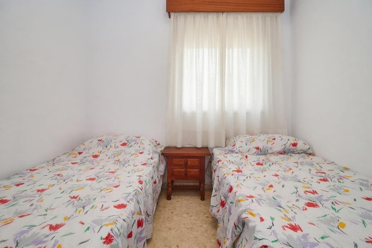 Middle Floor Apartment in Fuengirola — photo 7 of 10