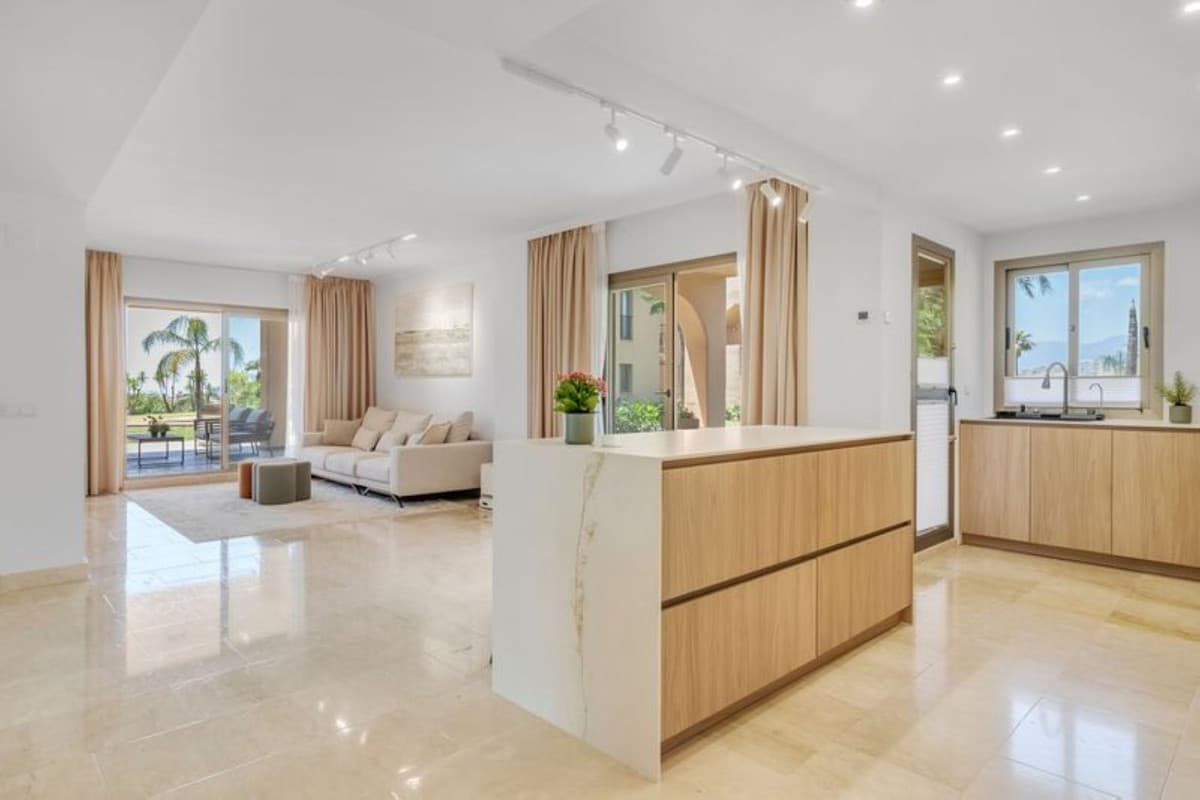 Ground Floor Apartment in Benahavís — photo 1 of 10