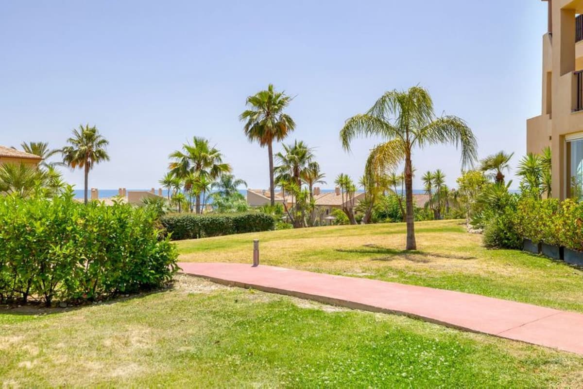Ground Floor Apartment in Benahavís — photo 4 of 10