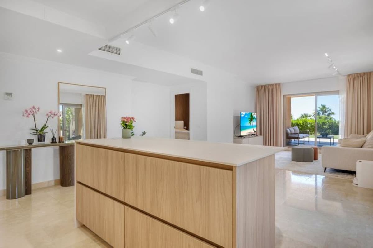 Ground Floor Apartment in Benahavís — photo 8 of 10