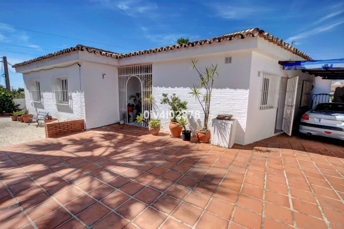 Detached Villa in La Capellania — photo 2 of 10