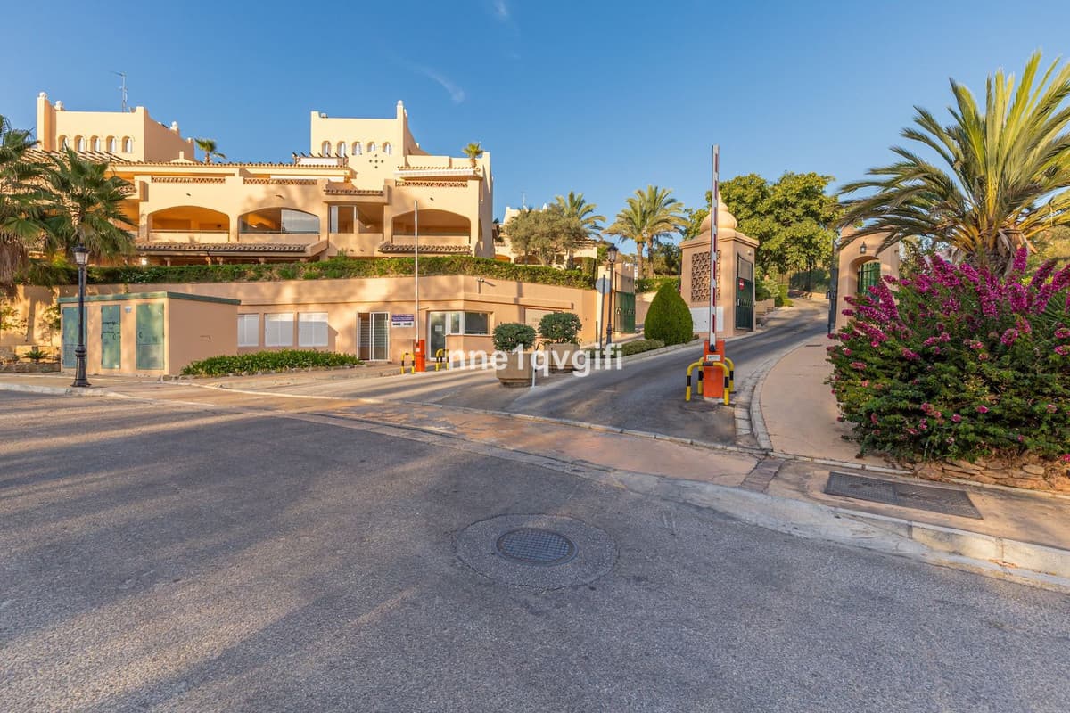 Penthouse in Elviria — photo 3 of 10