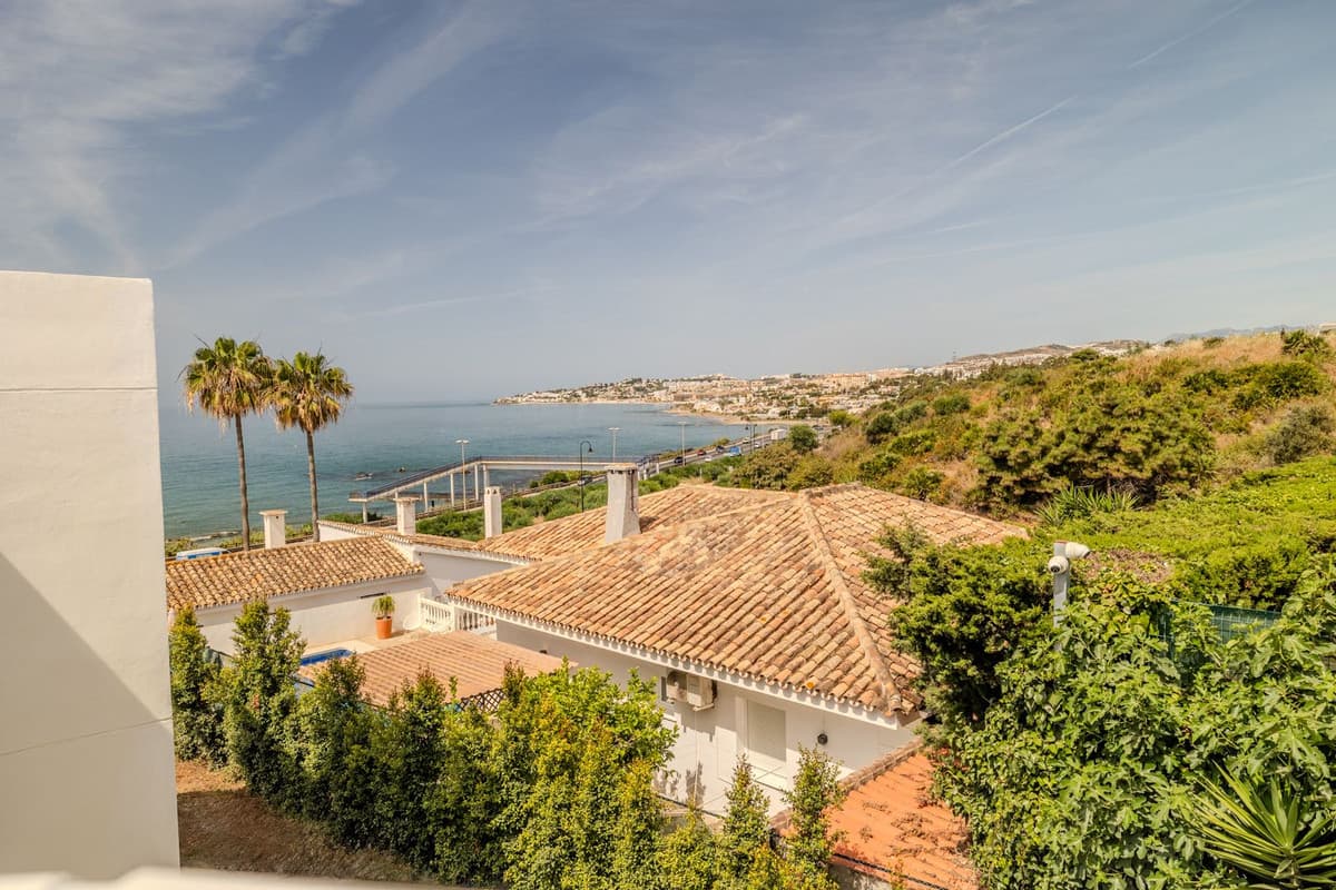 Detached Villa in El Faro — photo 2 of 10