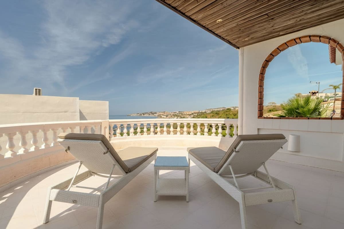 Detached Villa in El Faro — photo 4 of 10