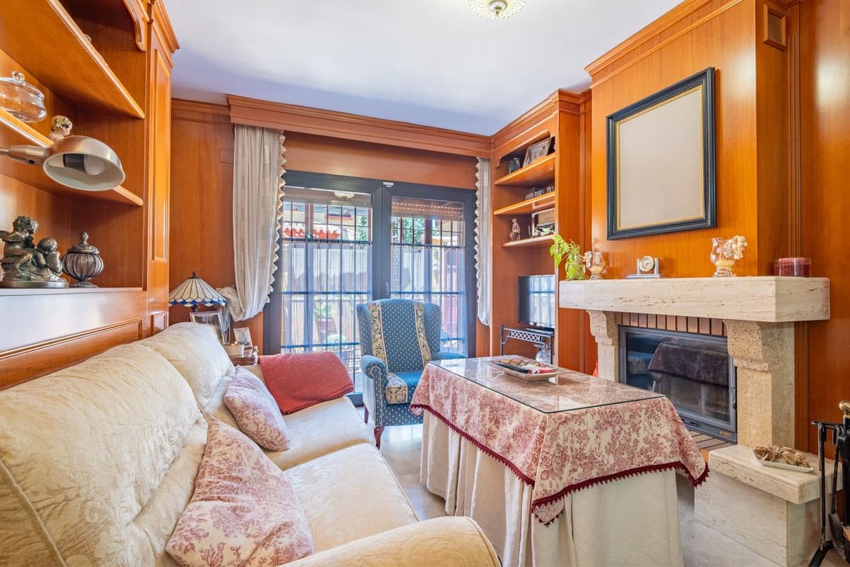 Semi-Detached House in Churriana — photo 1 of 10