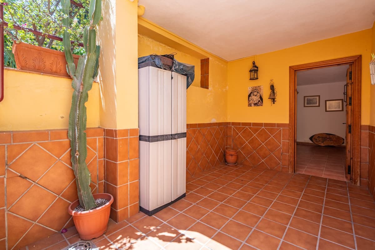 Semi-Detached House in Churriana — photo 2 of 10