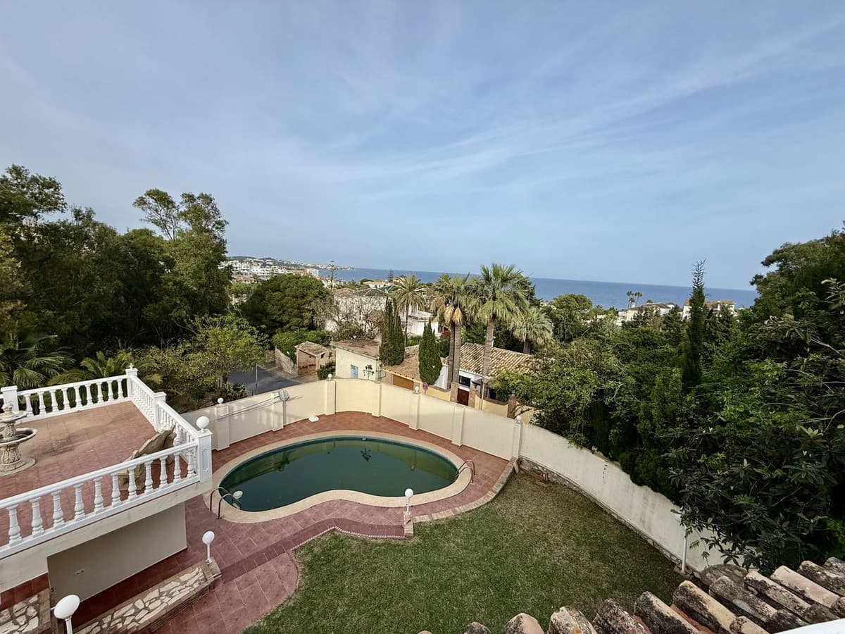 Detached Villa in Calahonda — photo 1 of 10