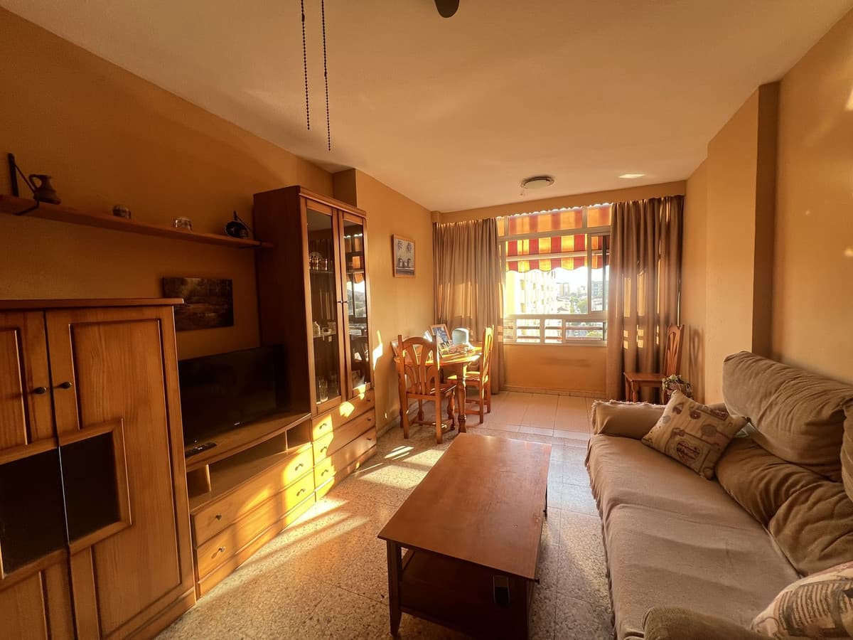 Middle Floor Apartment in Málaga — photo 1 of 10
