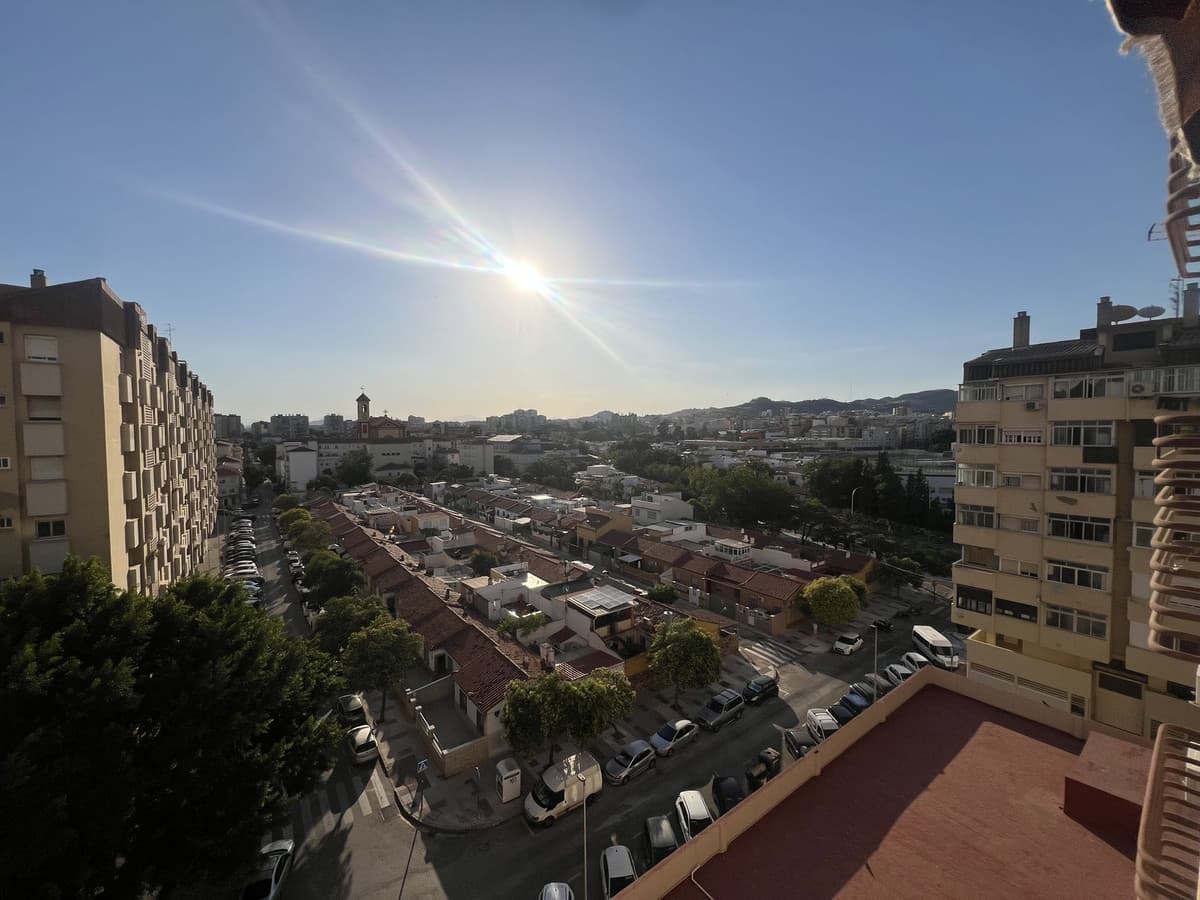 Middle Floor Apartment in Málaga — photo 3 of 10