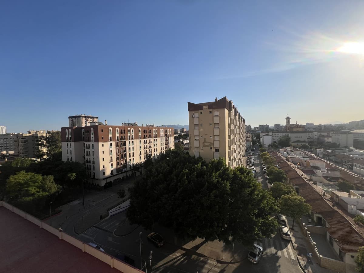 Middle Floor Apartment in Málaga — photo 4 of 10