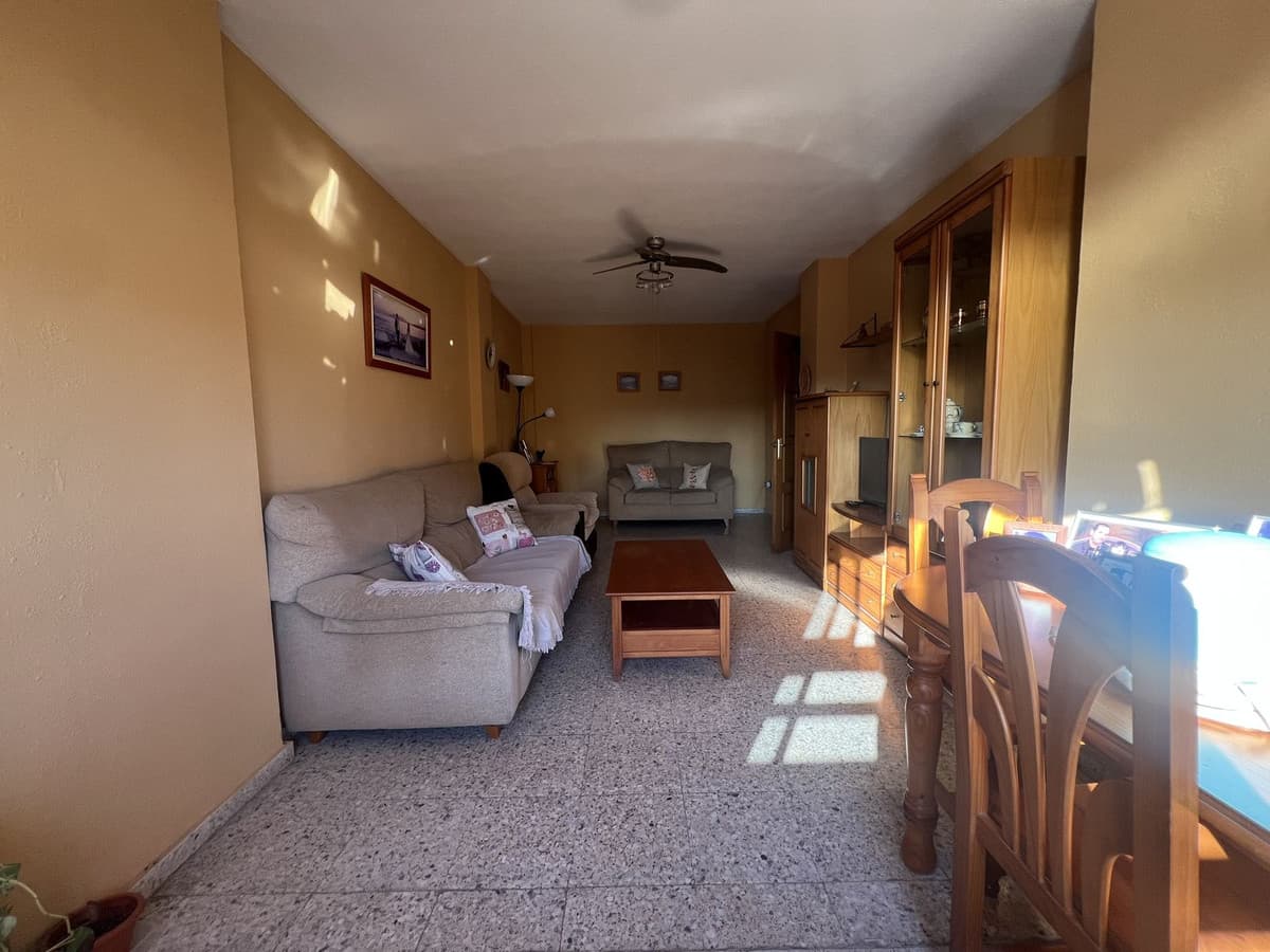 Middle Floor Apartment in Málaga — photo 5 of 10
