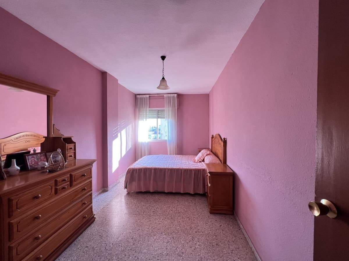 Middle Floor Apartment in Málaga — photo 6 of 10