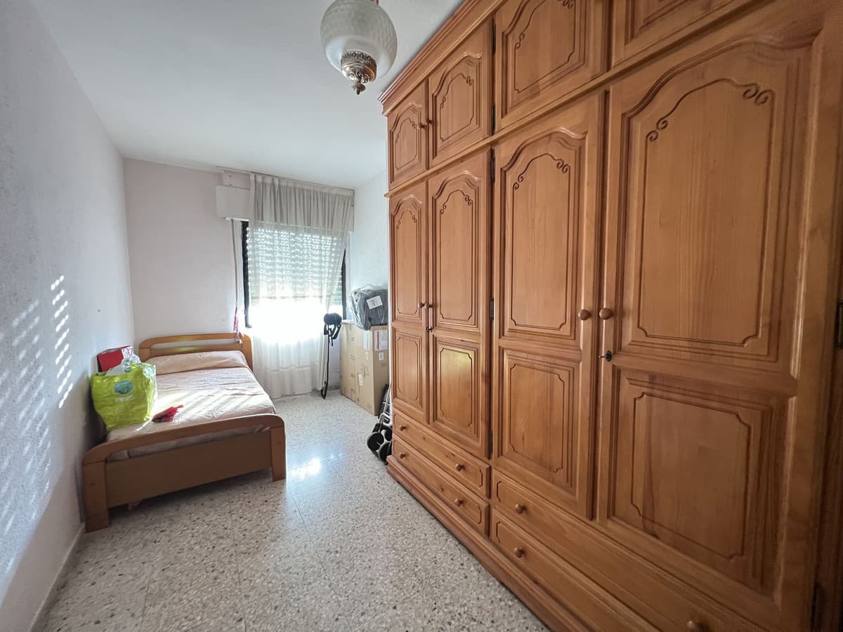 Middle Floor Apartment in Málaga — photo 8 of 10