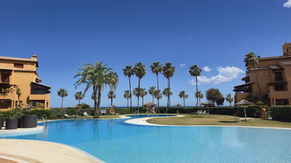 Middle Floor Apartment in Estepona — photo 1 of 10