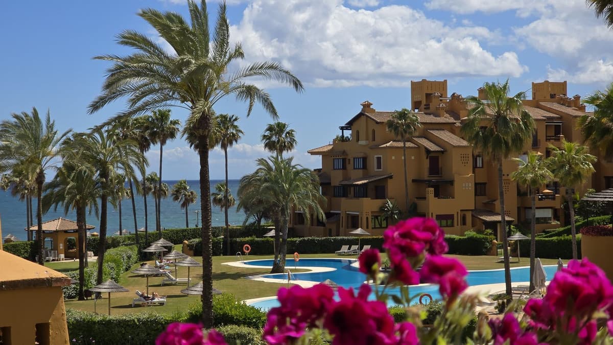 Middle Floor Apartment in Estepona — photo 2 of 10