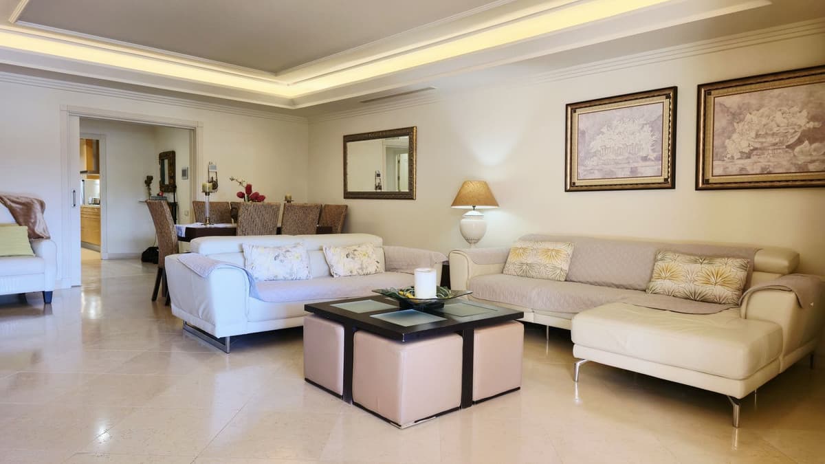 Middle Floor Apartment in Estepona — photo 6 of 10