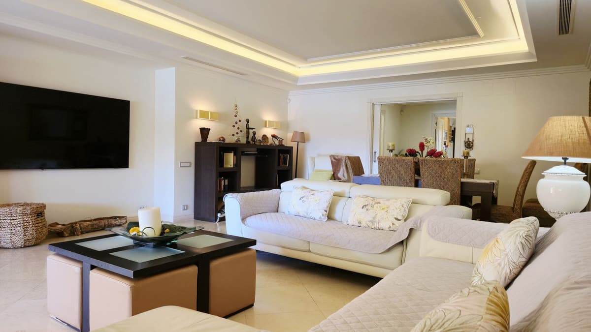 Middle Floor Apartment in Estepona — photo 7 of 10