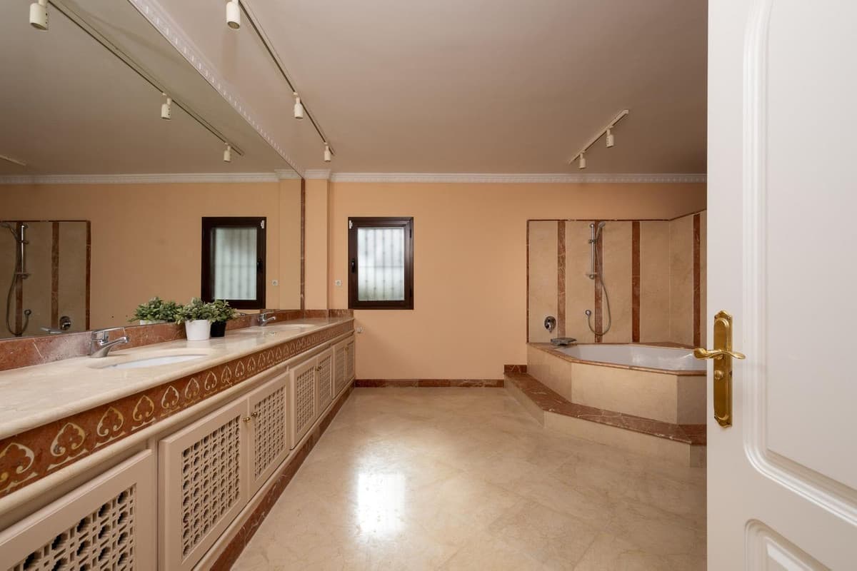 Detached Villa in Alhaurín el Grande — photo 8 of 10