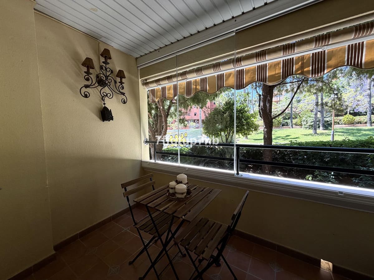 Middle Floor Apartment in Estepona — photo 1 of 10
