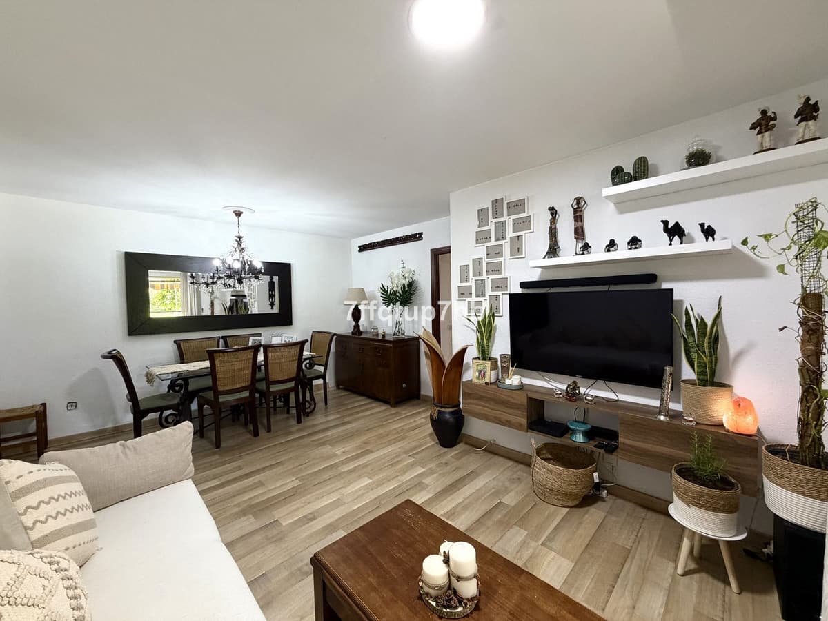 Middle Floor Apartment in Estepona — photo 3 of 10