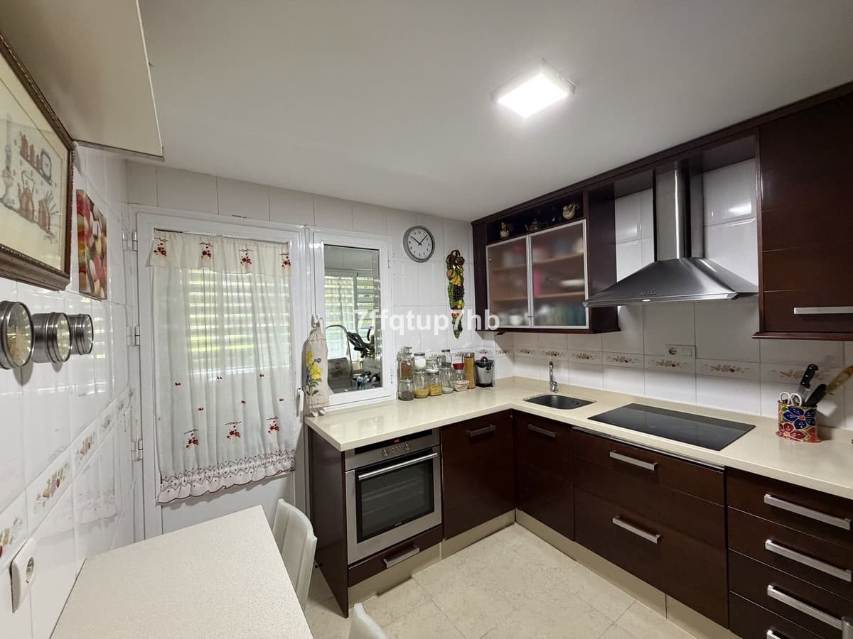 Middle Floor Apartment in Estepona — photo 4 of 10