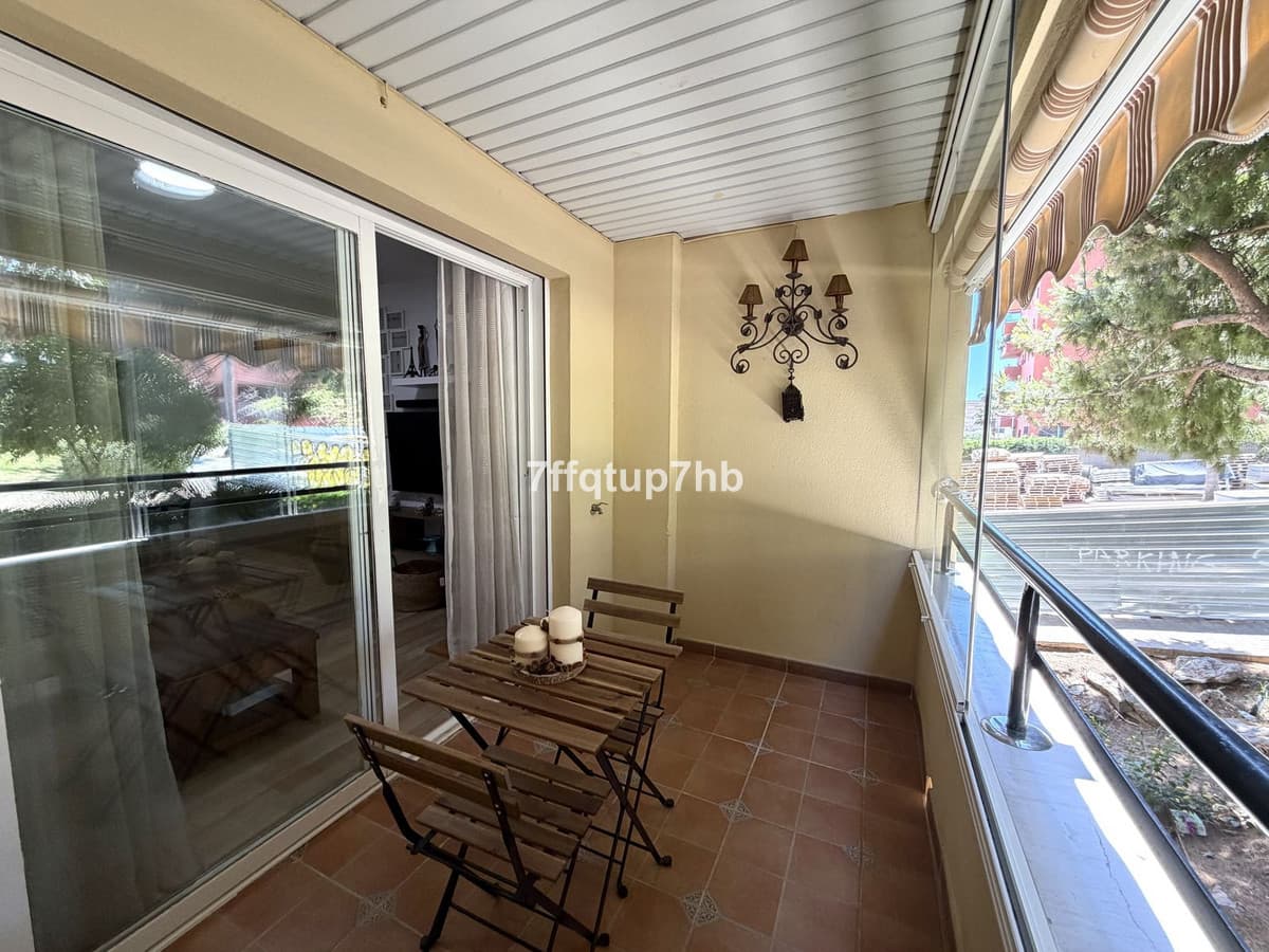 Middle Floor Apartment in Estepona — photo 5 of 10