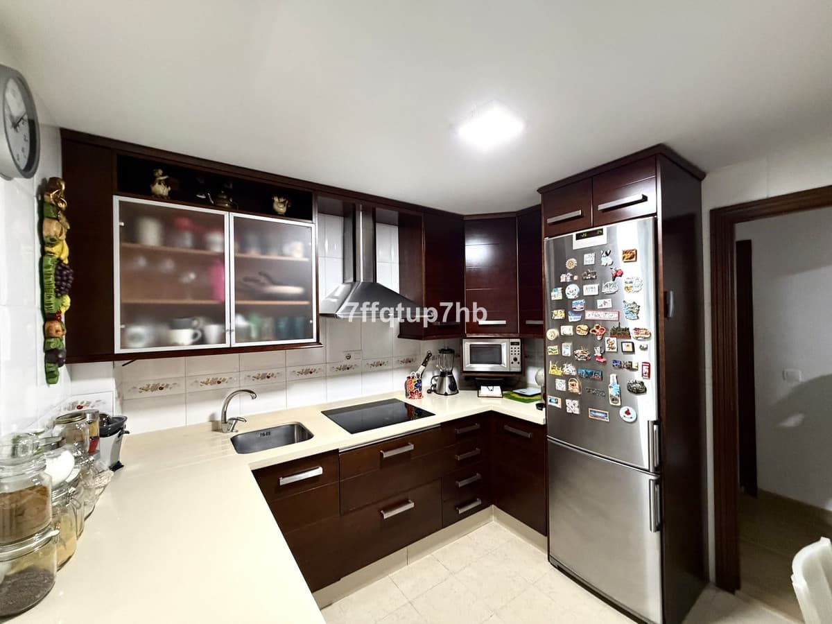Middle Floor Apartment in Estepona — photo 8 of 10